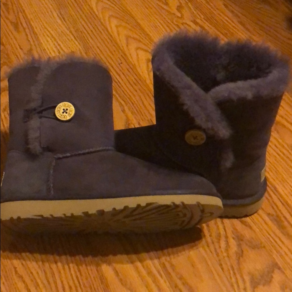 Purple Ugg short boots